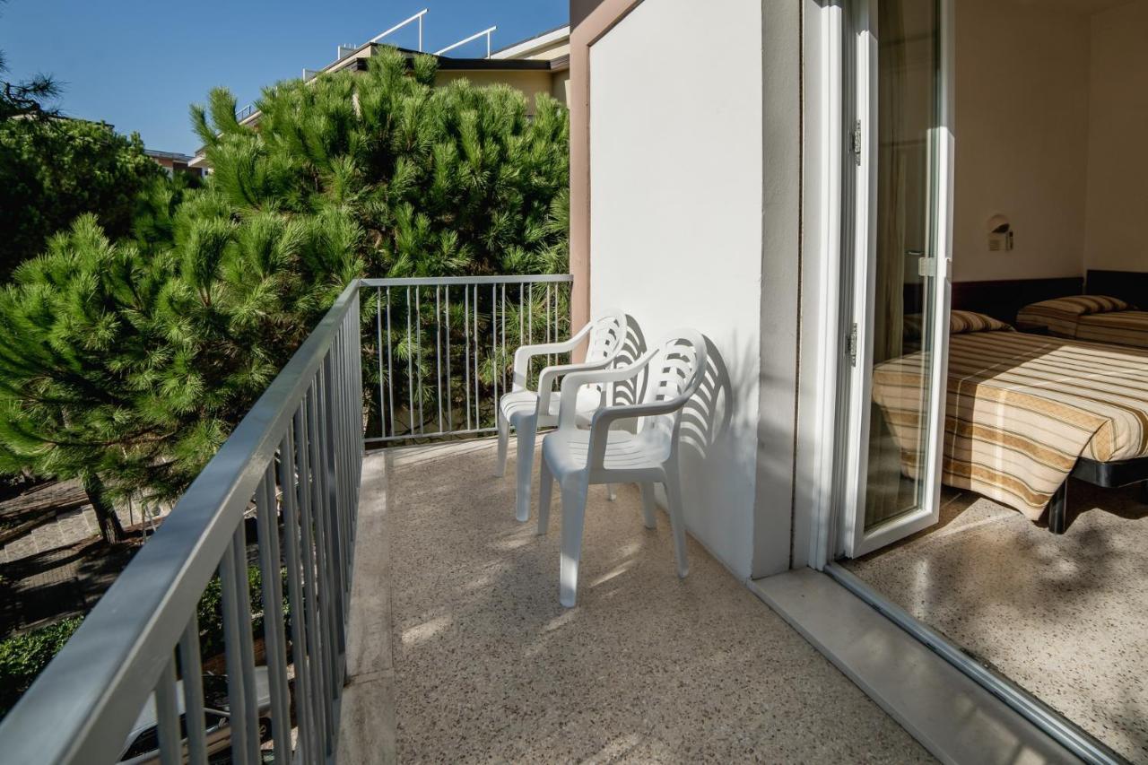Hotel Sayonara Milano Marittima Exterior foto