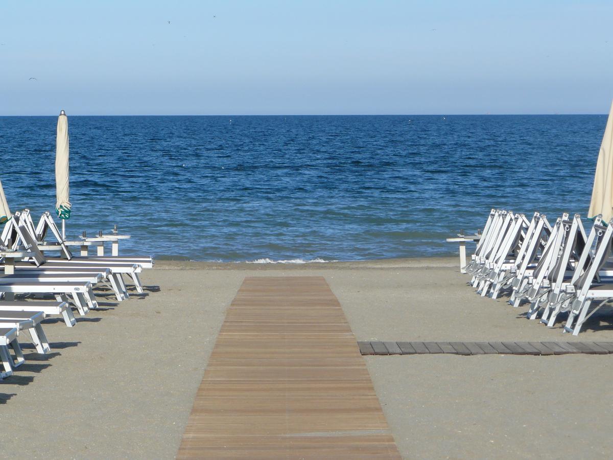 Hotel Sayonara Milano Marittima Exterior foto