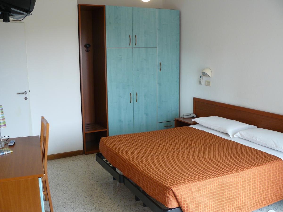Hotel Sayonara Milano Marittima Exterior foto