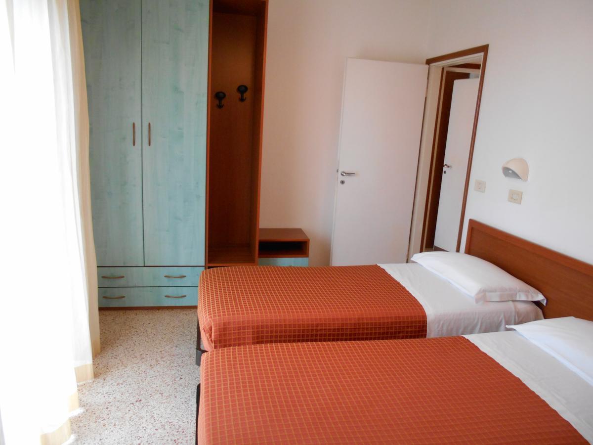 Hotel Sayonara Milano Marittima Exterior foto