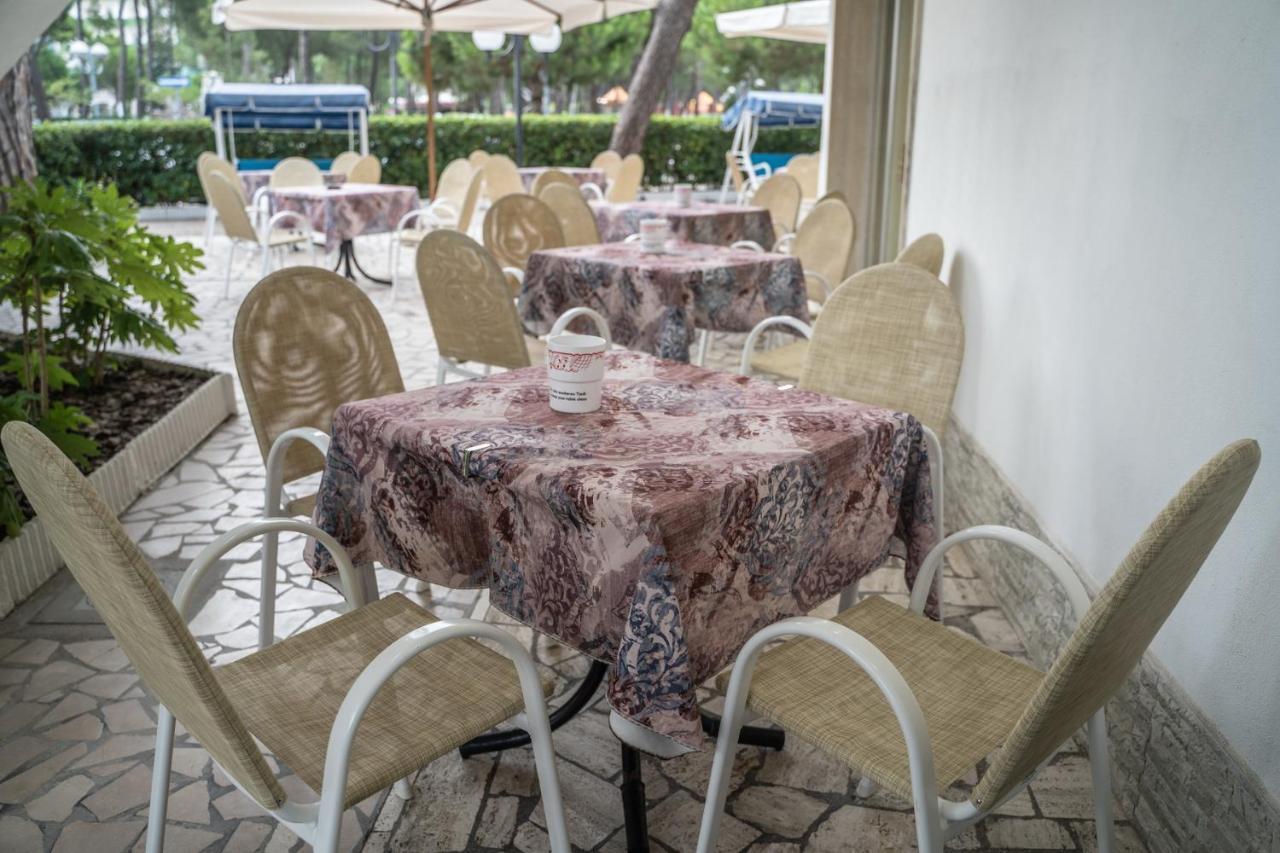 Hotel Sayonara Milano Marittima Exterior foto