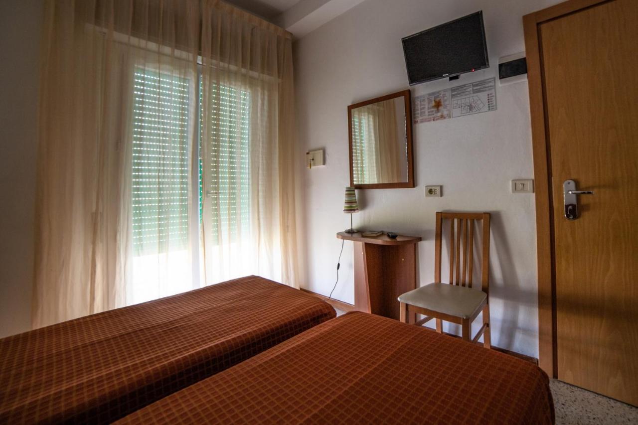 Hotel Sayonara Milano Marittima Exterior foto