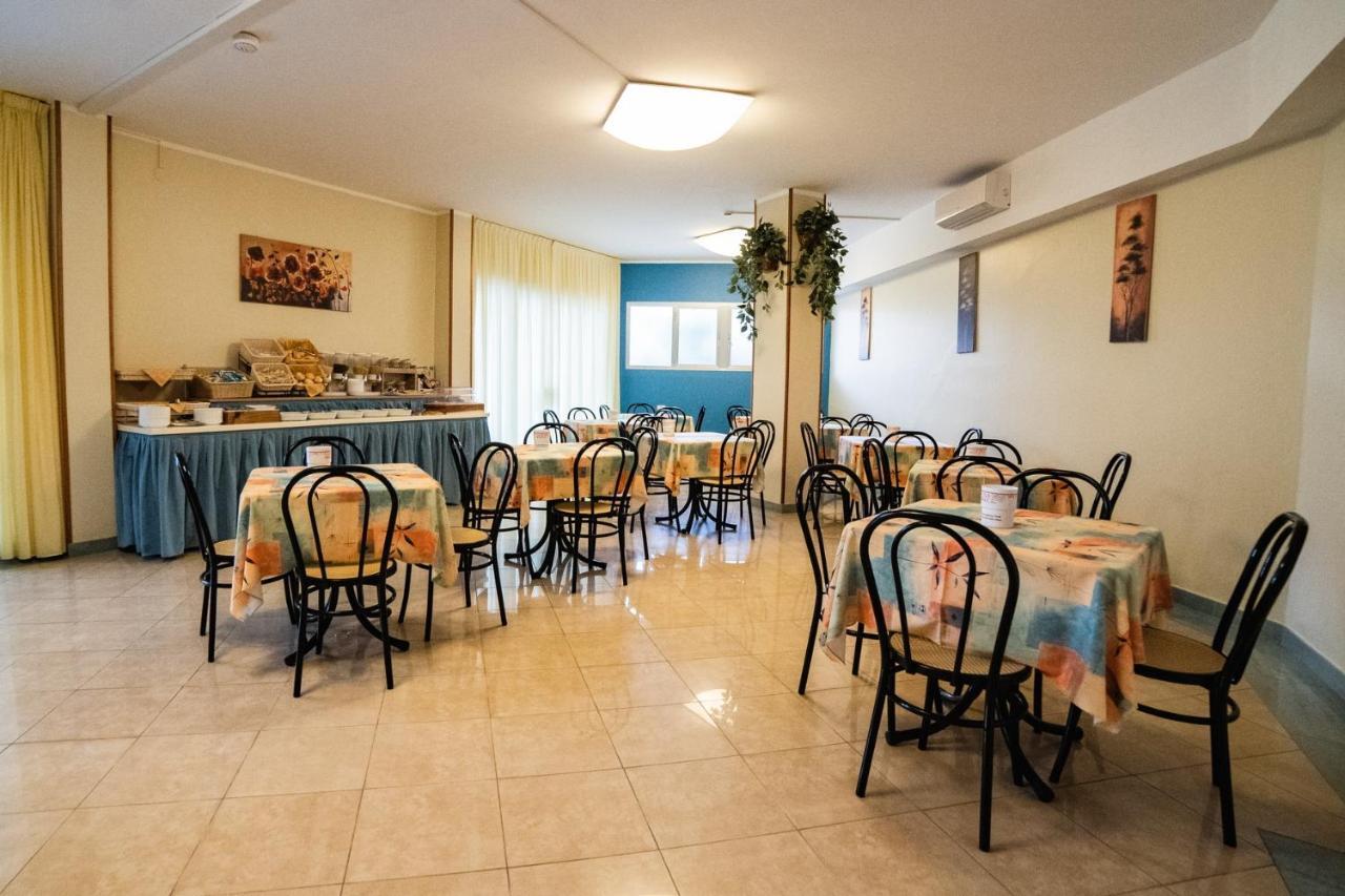 Hotel Sayonara Milano Marittima Exterior foto