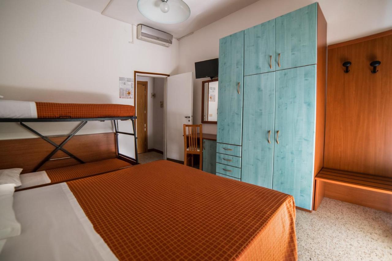 Hotel Sayonara Milano Marittima Exterior foto