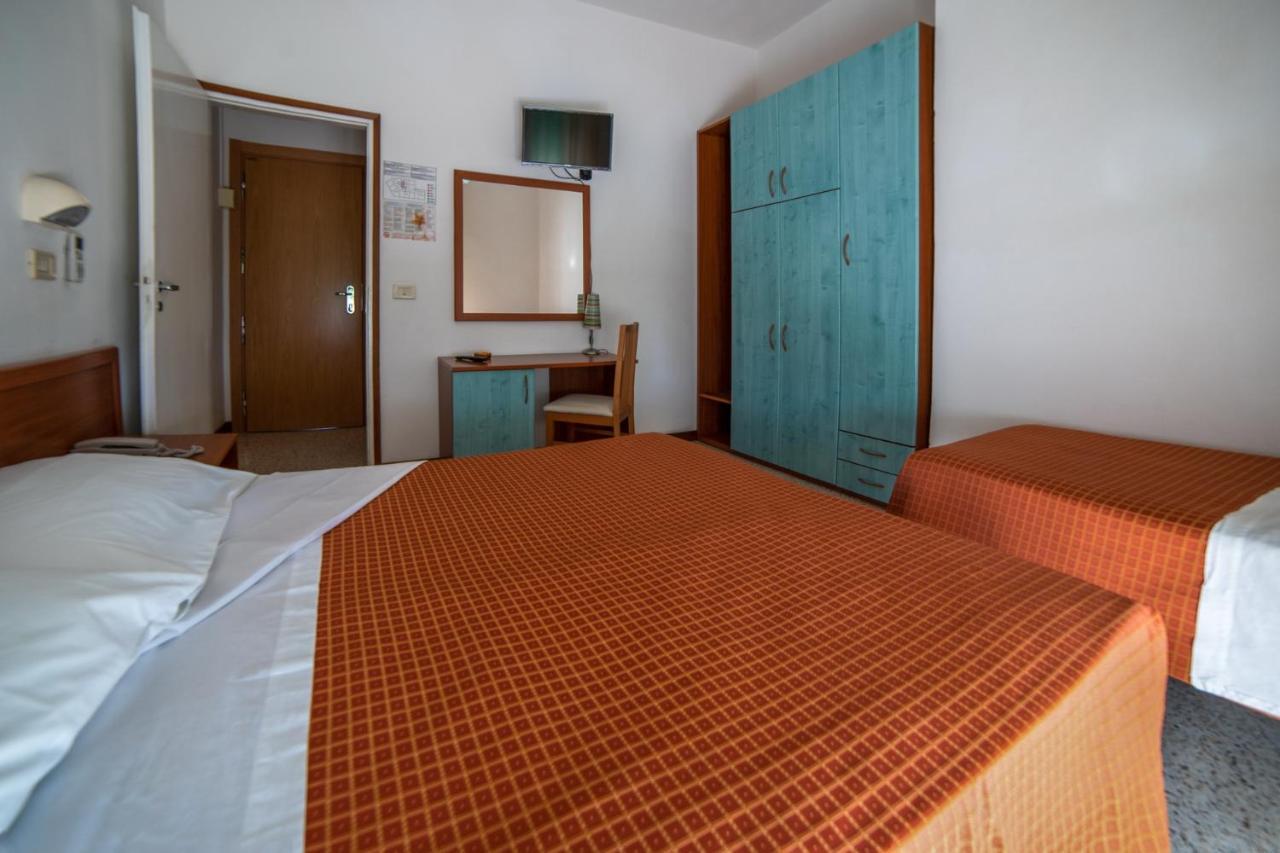 Hotel Sayonara Milano Marittima Exterior foto