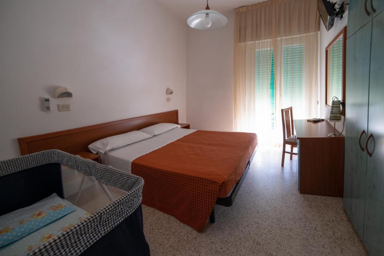 Hotel Sayonara Milano Marittima Exterior foto